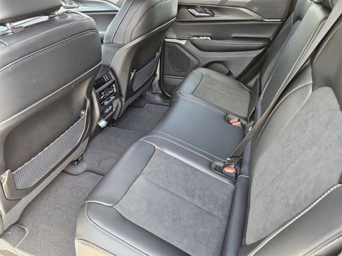 New 2025 Jeep Grand Cherokee Altitude image 29