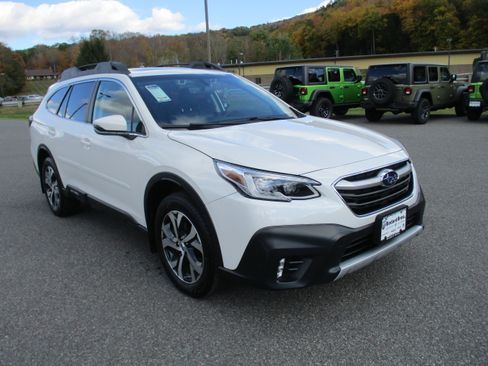 Used 2020 Subaru Outback Limited image 3