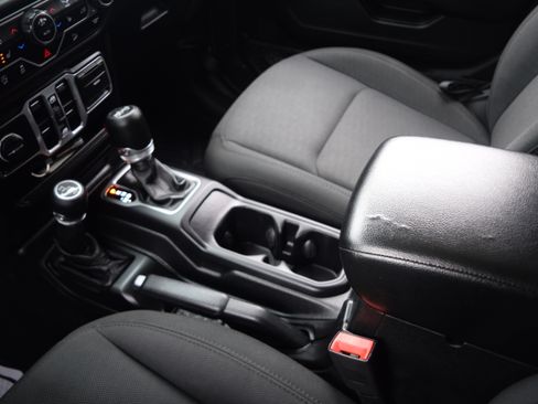 Used 2018 Jeep Wrangler Unlimited Sport S image 14