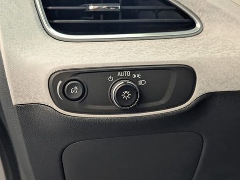 Used 2020 Chevrolet Bolt Premier w/ Infotainment Package image 27