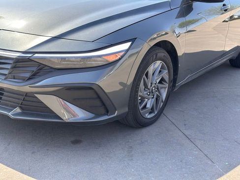 Used 2025 Hyundai Elantra Blue image 14