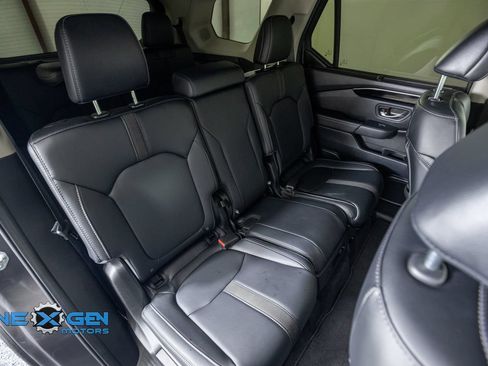 Used 2025 Honda Pilot Touring image 38