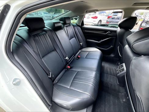 Used 2022 Honda Accord Touring image 18