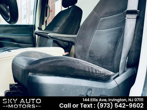 Used 2014 Dodge Grand Caravan SXT image 21
