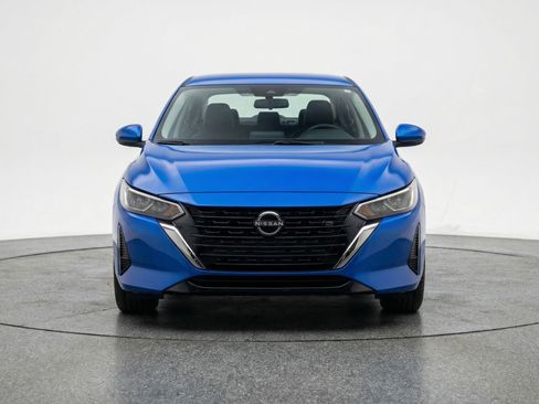 Used 2025 Nissan Sentra SV image 2