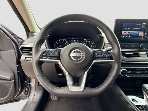 Used 2024 Nissan Altima 2.5 SL FWD image 37