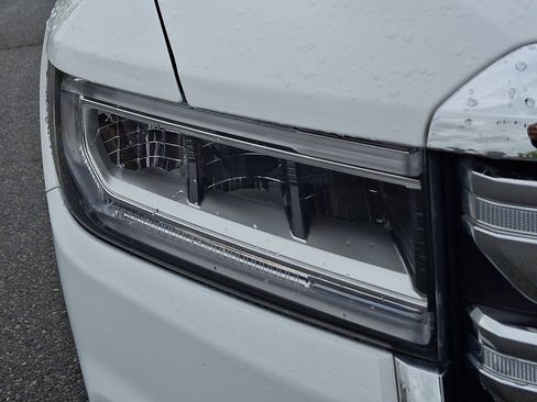 Certified 2023 GMC Acadia SLE w/ Driver Convenience Package image 9