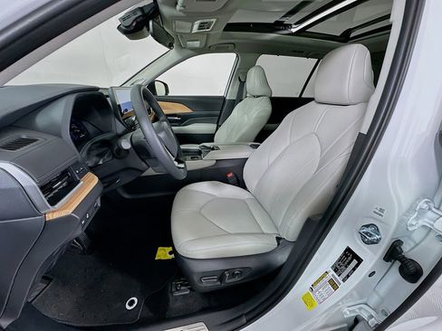 Certified 2026 Toyota Grand Highlander FWD image 21