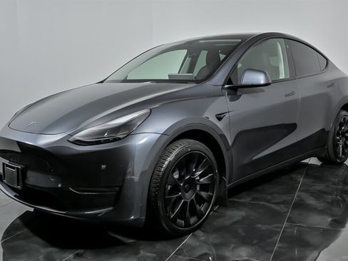 Used 2023 Tesla Model Y Long Range AWD/4WD image 5