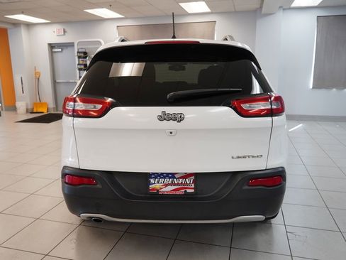 Used 2017 Jeep Cherokee Limited FWD image 8
