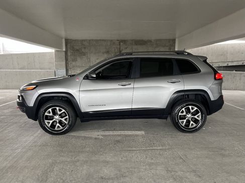Used 2016 Jeep Cherokee Trailhawk AWD/4WD image 13
