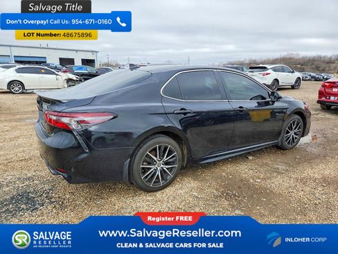 Used 2022 Toyota Camry SE w/ Cold Weather Package FWD image 4