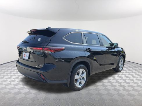 Certified 2024 Toyota Highlander LE AWD/4WD image 17