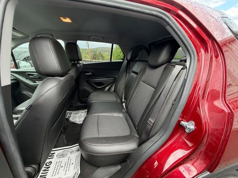 Used 2022 Chevrolet Trax LT w/ LT Convenience Package AWD/4WD image 10