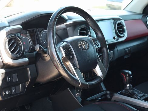 Used 2020 Toyota Tacoma SR5 image 13
