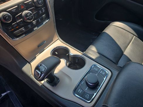 Used 2015 Jeep Grand Cherokee Overland w/ Advanced Technology Group AWD/4WD image 24