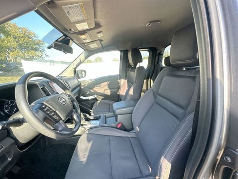 Used 2024 Nissan Frontier SV image 12