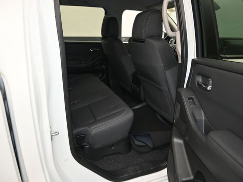 Used 2023 Nissan Frontier SV w/ Technology Package image 10