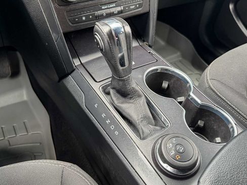 Used 2018 Ford Explorer XLT AWD/4WD image 20