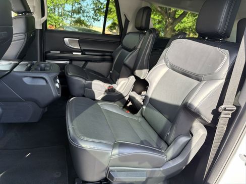 Used 2025 Ford Expedition Max Platinum AWD/4WD image 22