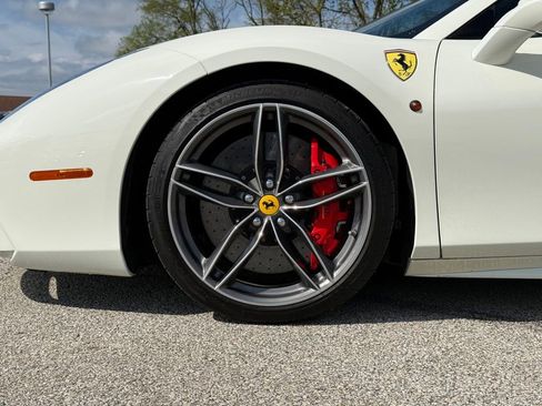 Used 2019 Ferrari 488 Spider RWD image 2