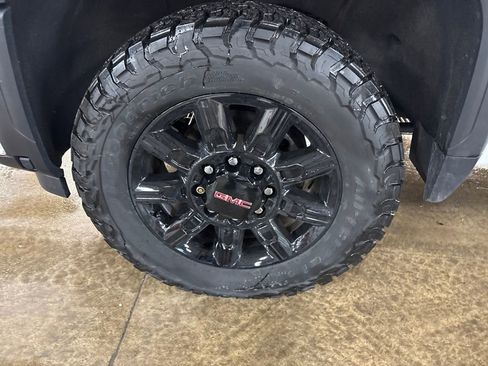 Used 2024 GMC Sierra 2500 AT4 w/ Technology Package image 11
