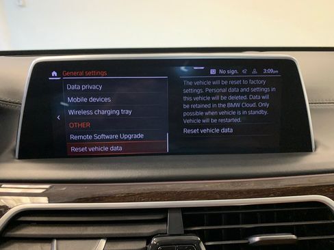 Used 2021 BMW 750i xDrive w/ Executive Package AWD/4WD image 34