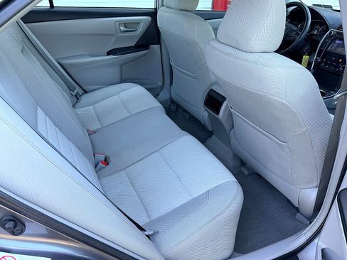 Used 2016 Toyota Camry LE FWD image 33