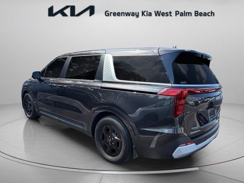 Used 2025 Kia Carnival FWD image 5