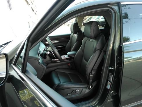 Used 2025 Genesis GV70 2.5T AWD/4WD image 14