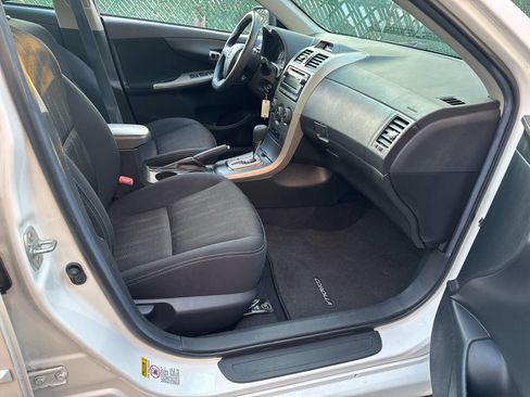 Used 2012 Toyota Corolla S image 23