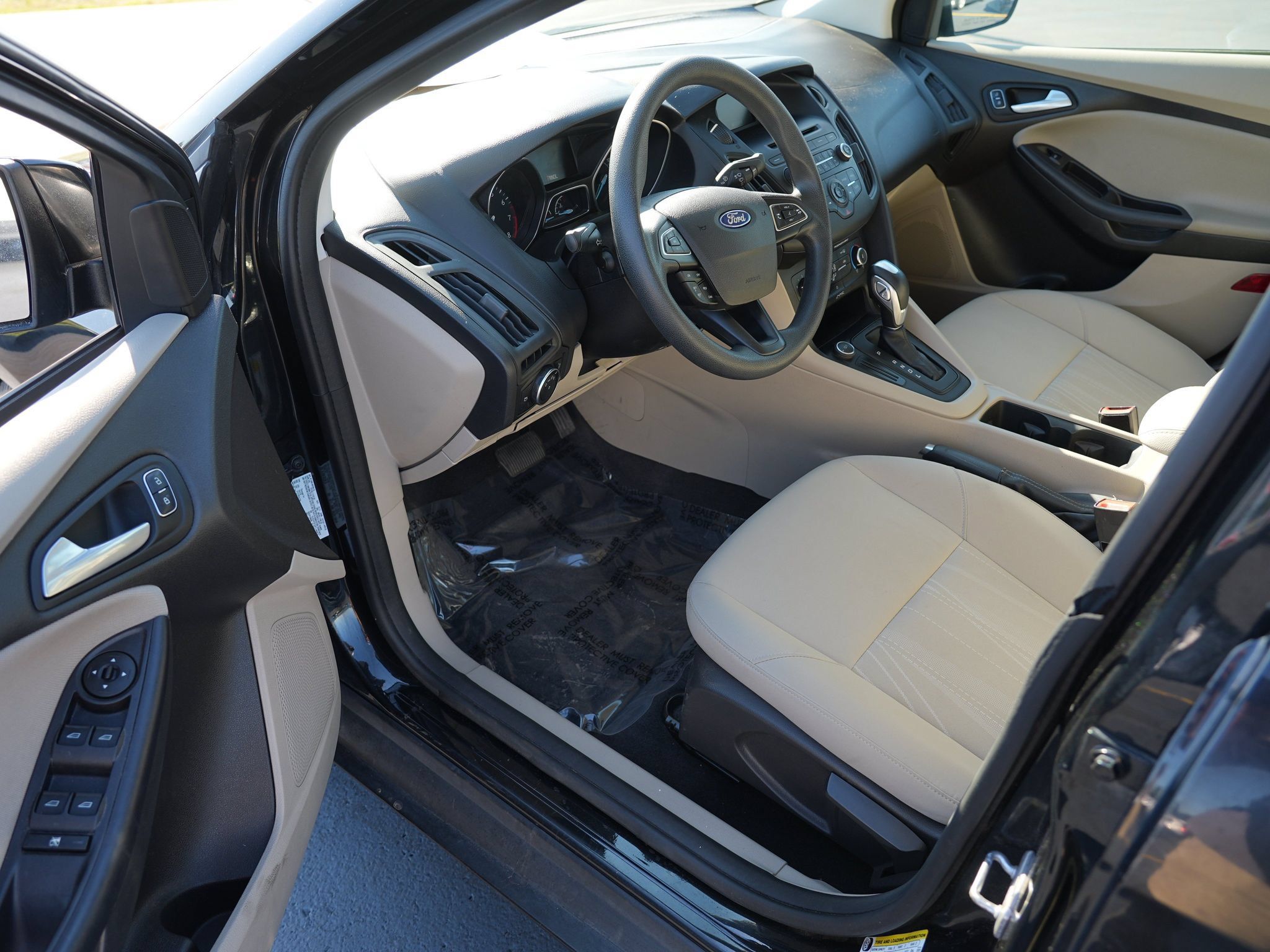 Used 2015 Ford Focus SE FWD image 14