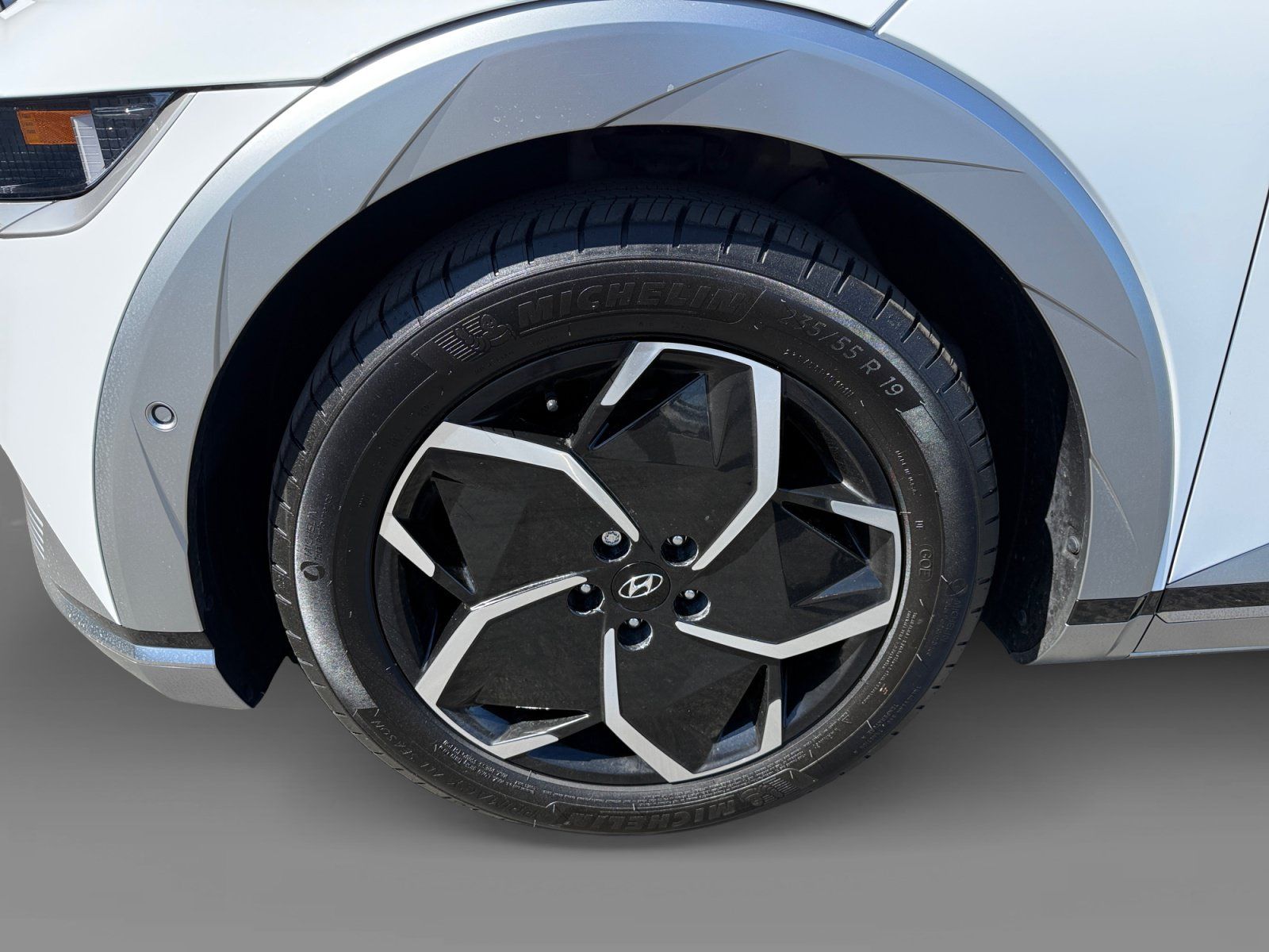 Certified 2024 Hyundai Ioniq 5 Limited RWD image 9
