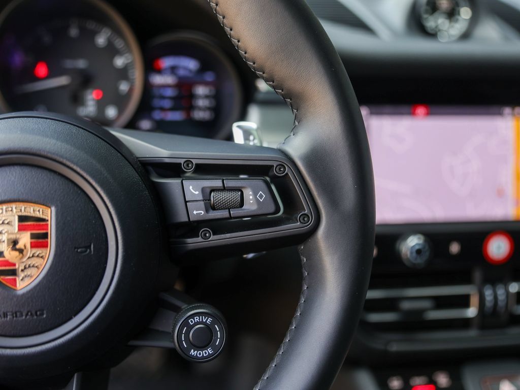 Certified 2026 Porsche Macan AWD/4WD image 20