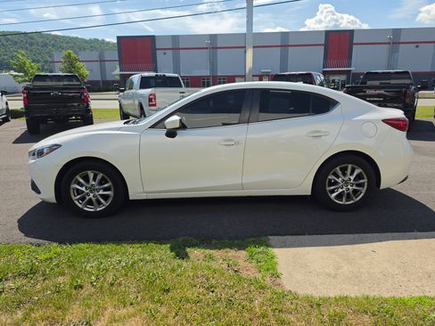 Used 2015 MAZDA MAZDA3 i Touring w/ Technology Package FWD image 7