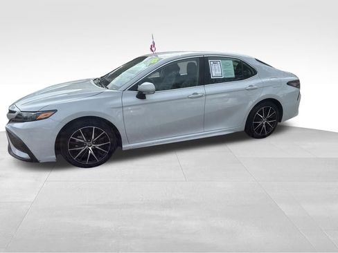 Used 2023 Toyota Camry SE image 5