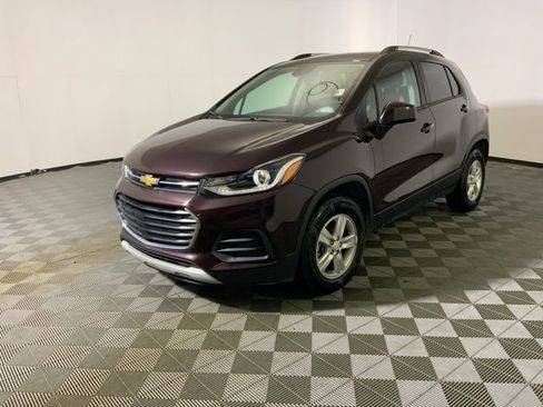 Used 2022 Chevrolet Trax LT w/ LT Convenience Package image 4