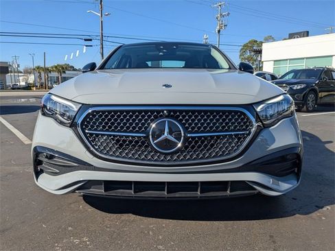 Used 2025 Mercedes-Benz E 350 4MATIC Sedan image 10