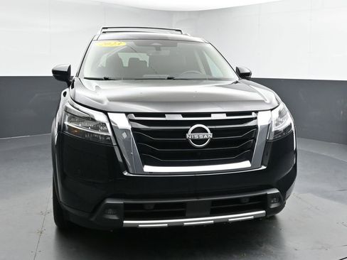 Used 2023 Nissan Pathfinder SL image 3
