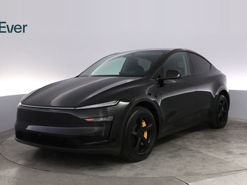 Used 2026 Tesla Model Y Long Range RWD image 2