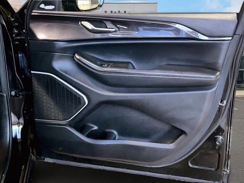 Used 2021 Jeep Grand Cherokee L Laredo image 29