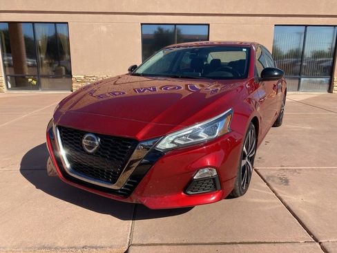 Used 2021 Nissan Altima 2.5 SR FWD image 2