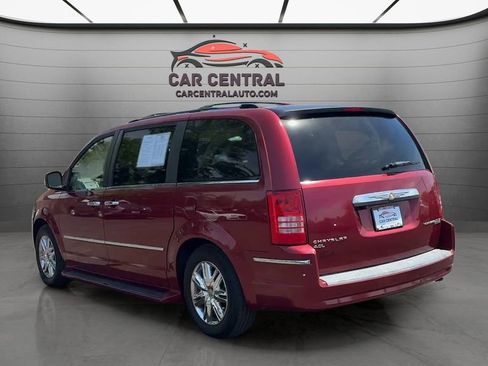 Used 2010 Chrysler Town & Country Limited w/ Trailer Tow Group FWD image 3