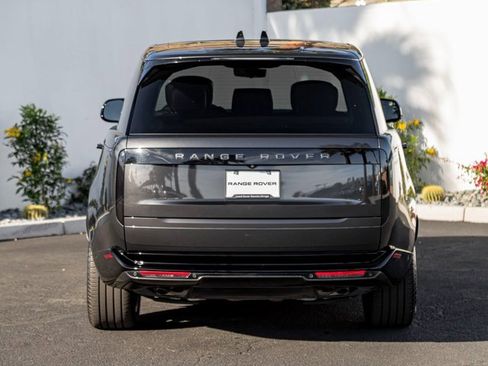 Used 2025 Land Rover Range Rover Autobiography image 8