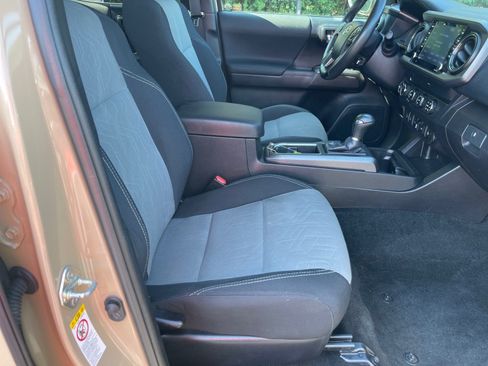Used 2020 Toyota Tacoma TRD Sport w/ Technology Package AWD/4WD image 19