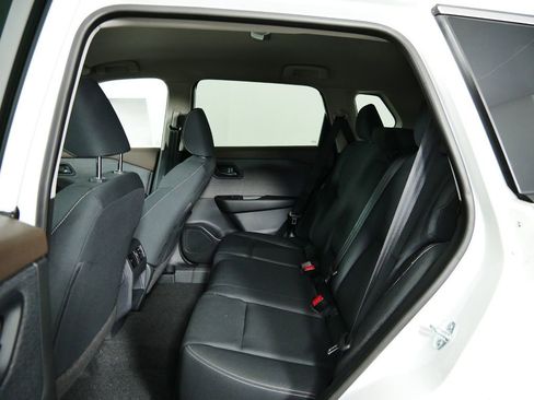 Used 2023 Nissan Rogue S image 13