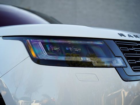 Used 2022 Land Rover Range Rover SE image 6