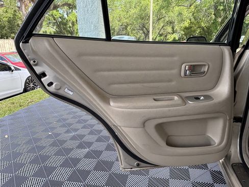 Used 2005 Lexus IS 300 image 21