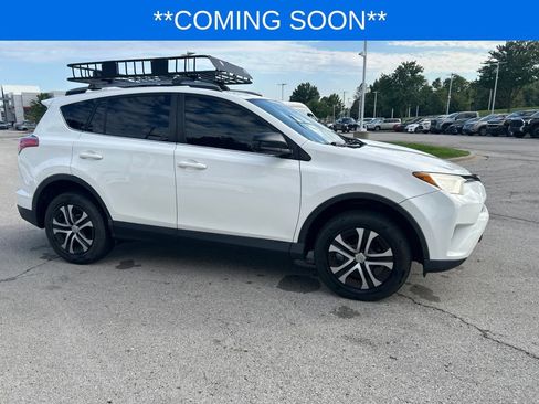 Used 2017 Toyota RAV4 LE FWD image 4