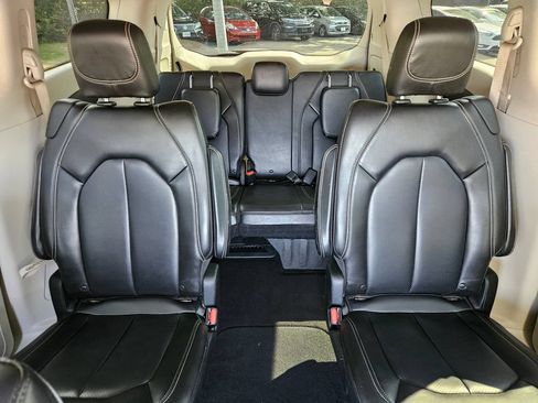 Used 2021 Chrysler Voyager Lxi FWD image 17